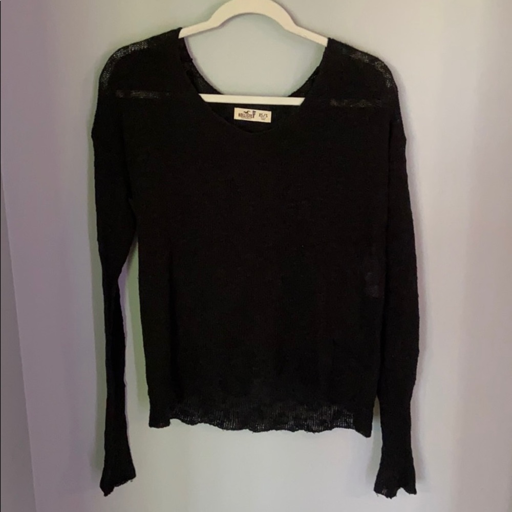 Long sleeve sweater.